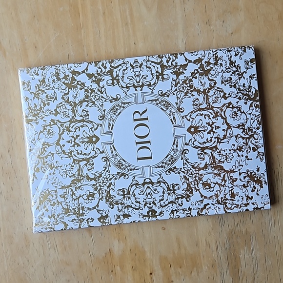 DIOR JOURNAL - Picture 9 of 10